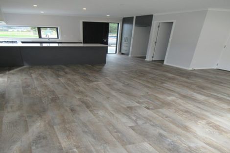 Photo of property in 28 Dahl Drive, Wallaceville, Upper Hutt, 5018