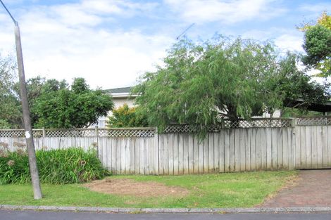 Photo of property in 1/6 Levaut Place, Half Moon Bay, Auckland, 2012
