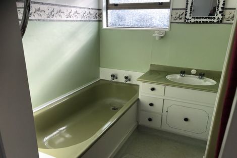 Photo of property in 52 Rhodes Drive, Kelvin Grove, Palmerston North, 4414