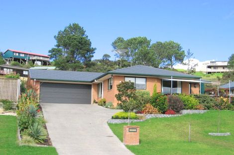 Photo of property in 7 Roberta Crescent, Orewa, 0931
