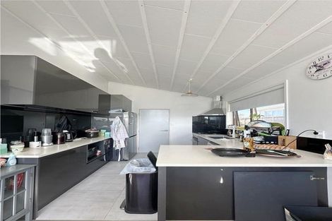 Photo of property in 46 Target Road, Totara Vale, Auckland, 0629