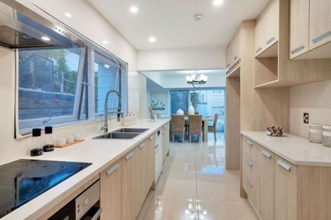 Photo of property in 29 Raymond Terrace, Northcote, Auckland, 0627