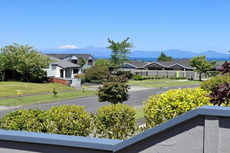 Photo of property in 2/94 Harvey Street, Waipahihi, Taupo, 3330