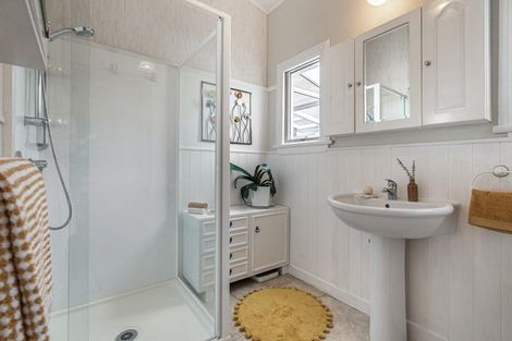 Photo of property in 125 Vauxhall Road, Narrow Neck, Auckland, 0624