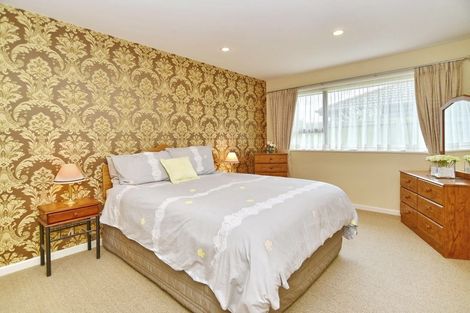 Photo of property in 40 Coolspring Way, Redwood, Christchurch, 8051