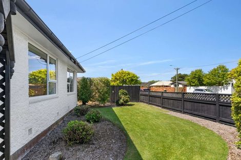 Photo of property in 77 Farquhars Road, Redwood, Christchurch, 8051