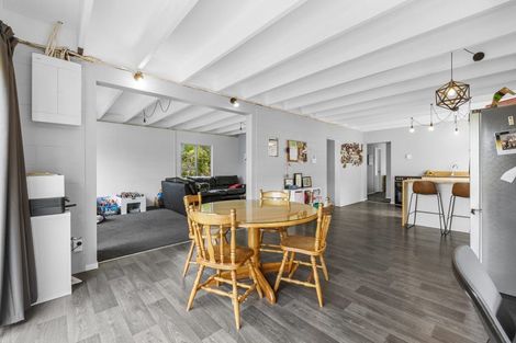 Photo of property in 103 Gregory Road, Waitakere, Henderson, 0782