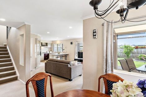 Photo of property in 16 Carousel Crescent, East Tamaki Heights, Auckland, 2016