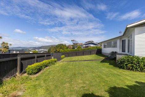 Photo of property in 2 Pennant Grove, Titahi Bay, Porirua, 5022