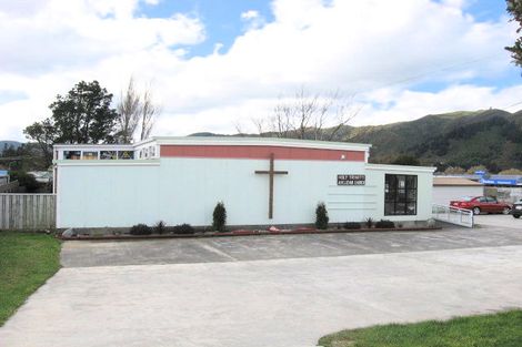 Photo of property in 3 The Strand, Wainuiomata, Lower Hutt, 5014