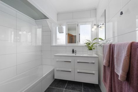 Photo of property in 10 Kellow Street, Wallaceville, Upper Hutt, 5018