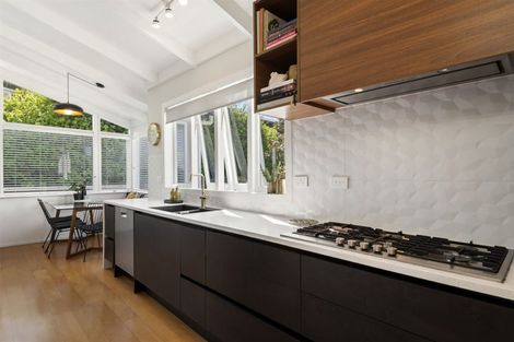 Photo of property in 194b Queen Street, Northcote Point, Auckland, 0627