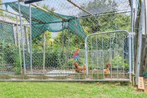 Photo of property in 11 North Way, Titirangi, Auckland, 0604