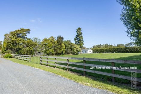 Photo of property in 11 Taupaki Road, Taupaki, 0782