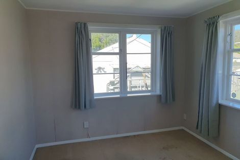 Photo of property in 96 Reynolds Street, Taita, Lower Hutt, 5011
