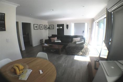 Photo of property in 9a Bruce Road, Glenfield, Auckland, 0629