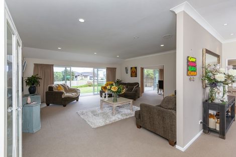 Photo of property in 2 Cascade Way, Paraparaumu, 5032
