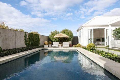 Photo of property in 12 Sandpiper Avenue, Point Wells, 0986