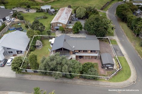 Photo of property in 2 Summer Lane, Tairua, 3508