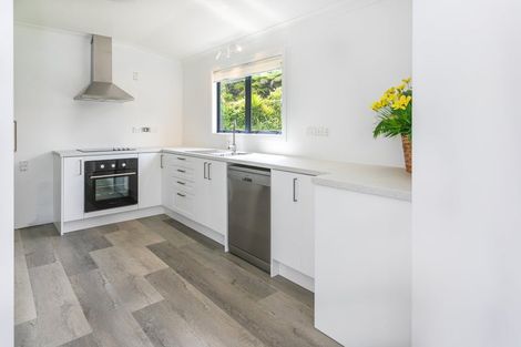 Photo of property in 27 Taurua Place, Coromandel, 3506