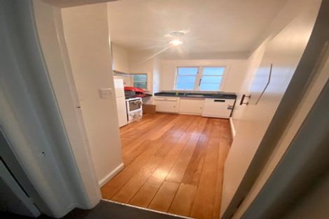 Photo of property in 182 Oriental Parade, Oriental Bay, Wellington, 6011