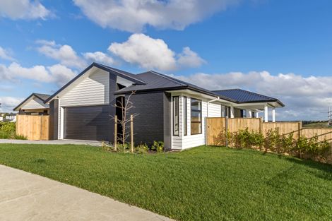 Photo of property in 13 Boocock Crescent, Orewa, 0931