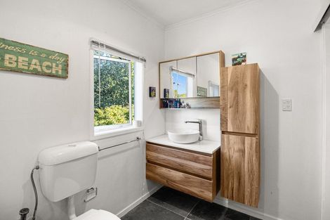 Photo of property in 28 Carrington Street, New Plymouth, 4310