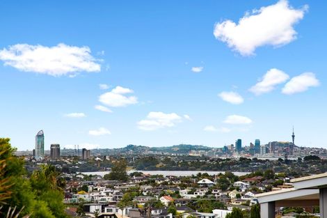 Photo of property in 1/67 Seaview Road, Castor Bay, Auckland, 0620