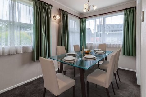 Photo of property in 35 Castleford Street, Green Bay, Auckland, 0604