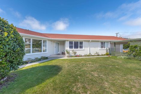 Photo of property in 16 Redwood Avenue, Tawa, Wellington, 5028