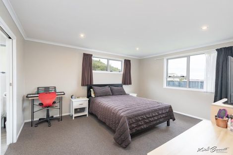 Photo of property in 182 Major Drive, Kelson, Lower Hutt, 5010