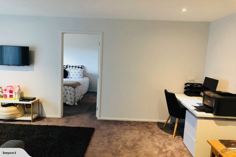 Photo of property in 560 Beach Road, Rothesay Bay, Auckland, 0630