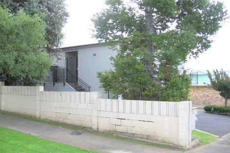 Photo of property in 2/27 Kowhai Road, Mairangi Bay, Auckland, 0630