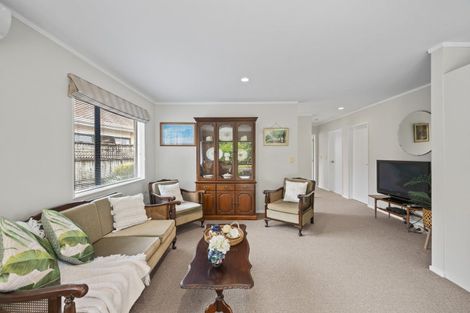 Photo of property in 11a Ross Crescent, Orewa, 0931