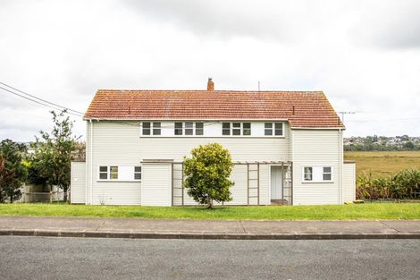 Photo of property in 87-89 Beresford Street, Bayswater, Auckland, 0622