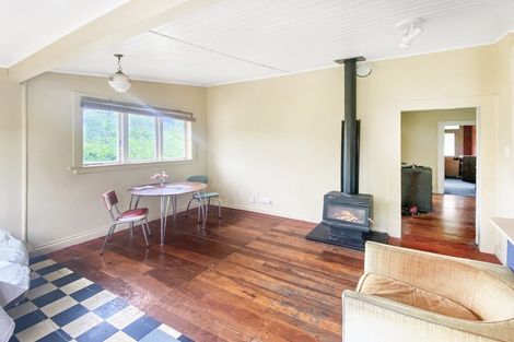 Photo of property in 6 George Street, Ohingaiti, Hunterville, 4785