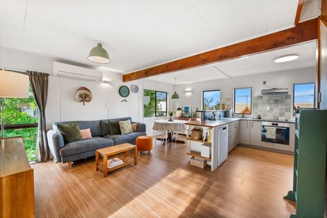 Photo of property in 26 Brian Crescent, Stanmore Bay, Whangaparaoa, 0932