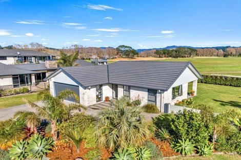 Photo of property in 19 Lady Jocelyn Place, Whitianga, 3510