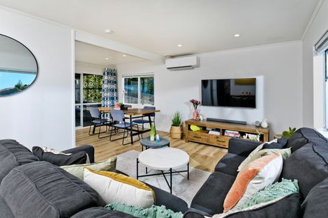 Photo of property in 14 Sarajevo Place, Massey, Auckland, 0614