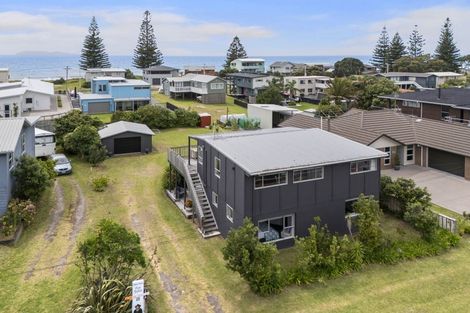 Photo of property in 61 Seaforth Road, Waihi Beach, 3611