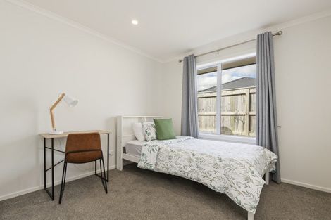 Photo of property in 13 Mediterranean Grove, Fitzherbert, Palmerston North, 4410