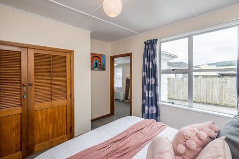 Photo of property in 2/147 Stokes Valley, Stokes Valley, Lower Hutt, 5019