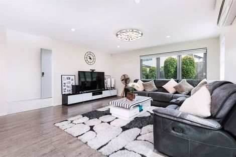 Photo of property in 96 San Valentino Drive, Henderson, Auckland, 0612