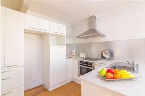 Photo of property in 2 Totara Road, Te Atatu Peninsula, Auckland, 0610