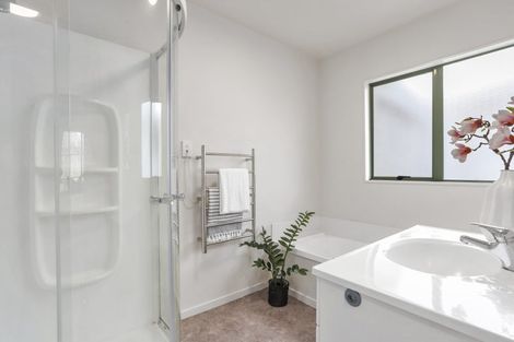 Photo of property in 1/43 Sungrove Rise, Sunnyvale, Auckland, 0612