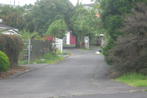 Photo of property in 1/16 Atlantis Place, Totara Vale, Auckland, 0629