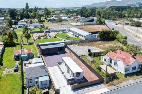 Photo of property in 2 Clifford Street, Clinton, 9534