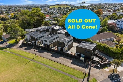 Photo of property in 2/10 Hutchinsons Road, Bucklands Beach, Auckland, 2014