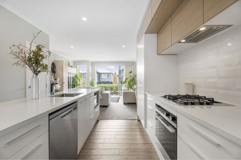 Photo of property in 75 Karepiro Drive, Stanmore Bay, Whangaparaoa, 0932