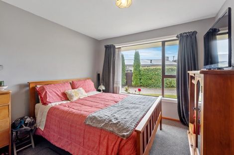 Photo of property in 32 Martbern Crescent, Bishopdale, Christchurch, 8053